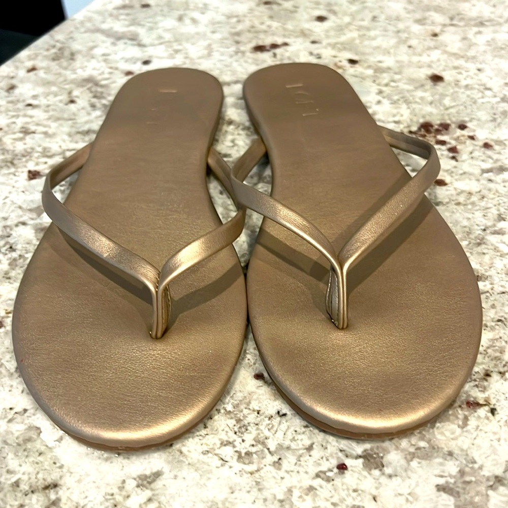 LOFT SANDALS. SIZE 7. Gold
